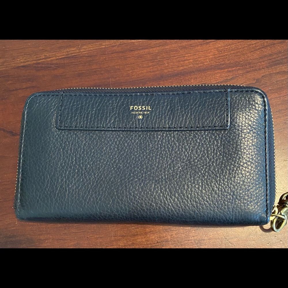 FOSSIL Leather Zip Around Wallet/Wristlet